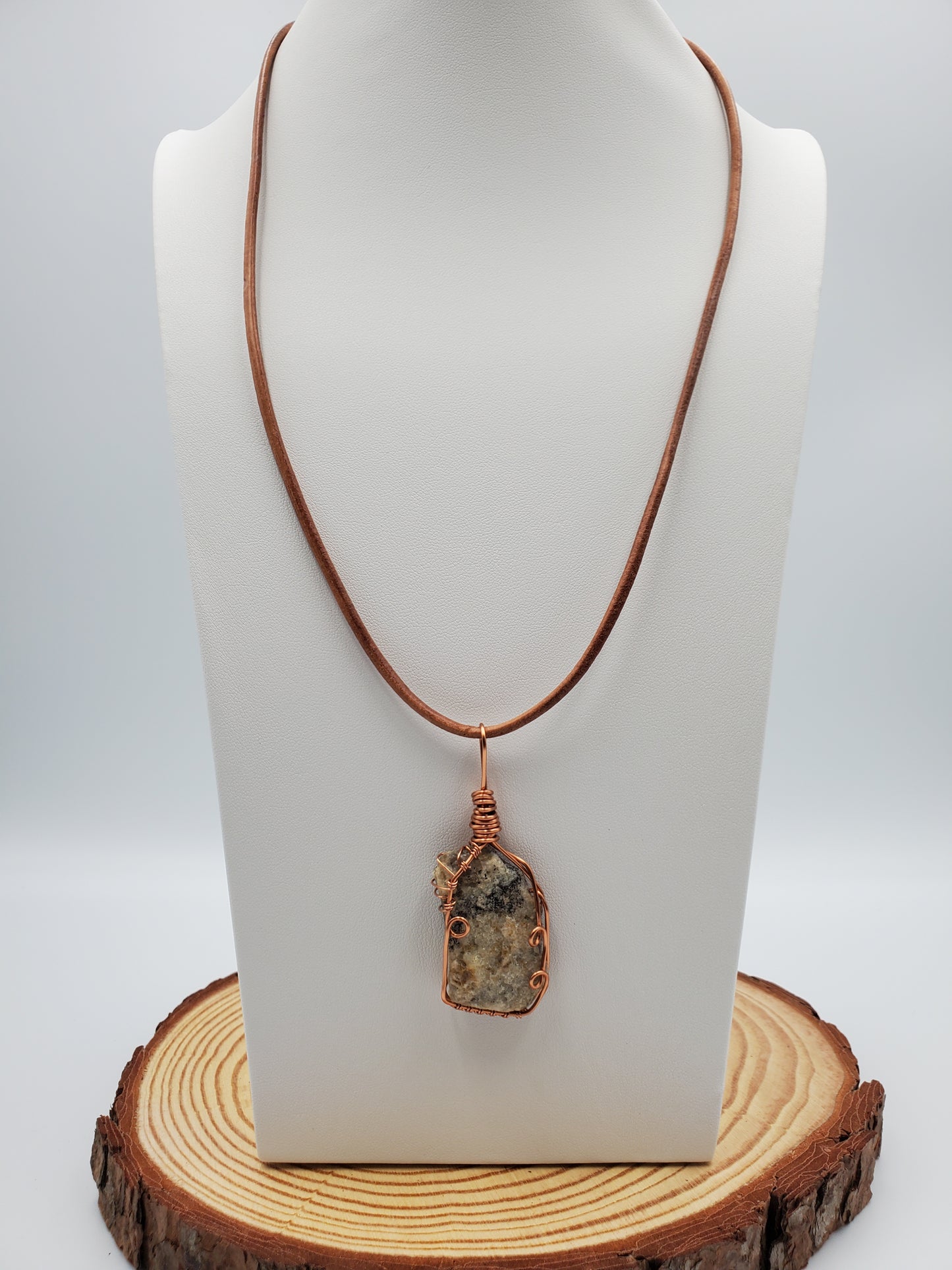 Carbonatite, Rhodonite et Red Creek Jasper